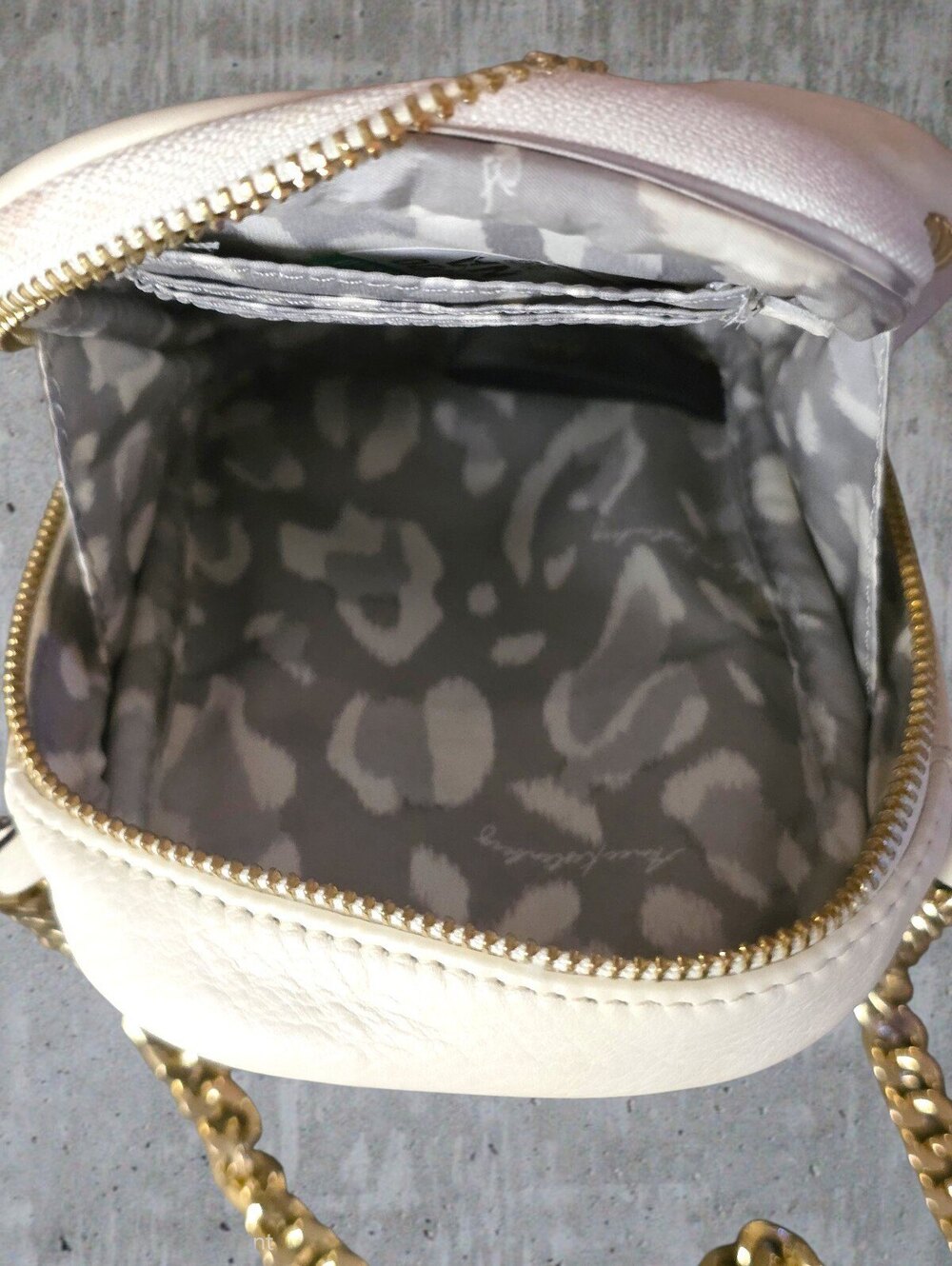 Aimee Kestenberg Ivory Leather Crossbody Bag Gold Chain Convertible Purse - Picture 10 of 16